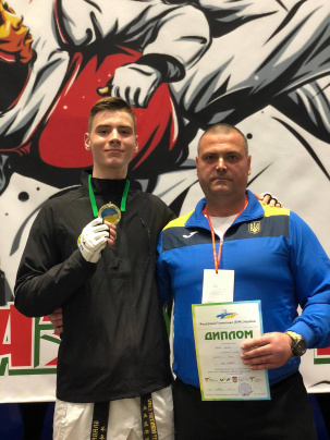 Дружковчанин Артем Гарбар завоевал золото чемпионата Украины по тхэквондо Дружковчанин Артем Гарбар завоевал золото чемпионата Украины по тхэквондо
