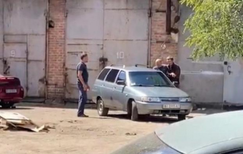 Злоумышленник из Полтавы, взявший в заложники копа, задержан — СМИ