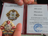 Дружковскому полицейскому вручили нагрудный знак