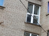 КП «Комсервис» устанавливает пластиковые окна в дружковских подъездах