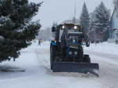 Коммунальная техника вышла чистить улицы города от снега