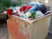 Ненужные цветы или деньги в мусор