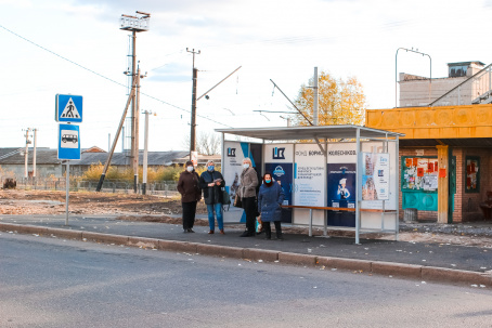 В Константиновке благотворители установили новую автобусную остановку