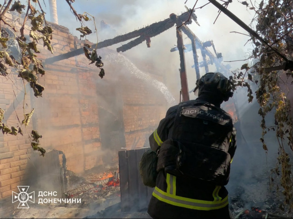 В Дружківці внаслідок удару FPV-дрона виникла пожежа в приватному будинку