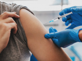 В Украине могут начать вакцинировать подростков