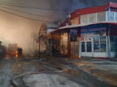 В Харькове 17 часов тушат пожар на рынке «Барабашово»