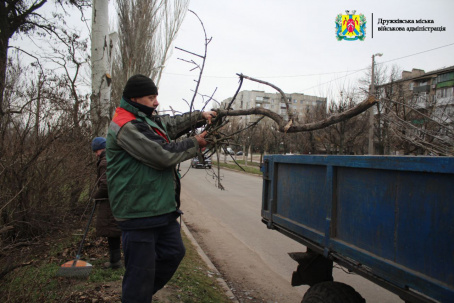 У військовій адміністрації відзвітували про роботу комунальних служб. Чим займались комунальники?