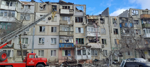 Ворог поцілив у багатоповерхівку у Покровську: є поранені Ворог поцілив у багатоповерхівку у Покровську: є поранені