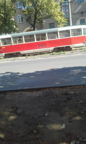 В Дружковке у трамвая отвалился токосниматель (Видео)