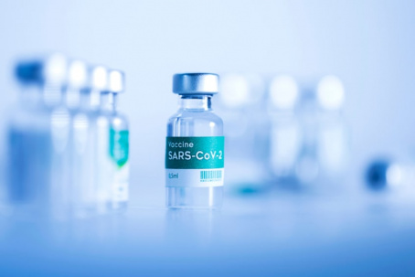 COVID-19: В Минздраве назвали сроки получения первой вакцины