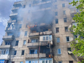 У Дружківці після атаки дрона рятувальники врятували двох людей із палаючої багатоповерхівки
