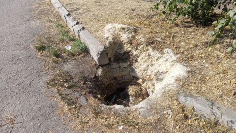 Распоряжение не выполнено: в Дружковке до 10 августа не закрыли канализационные колодцы (видео)